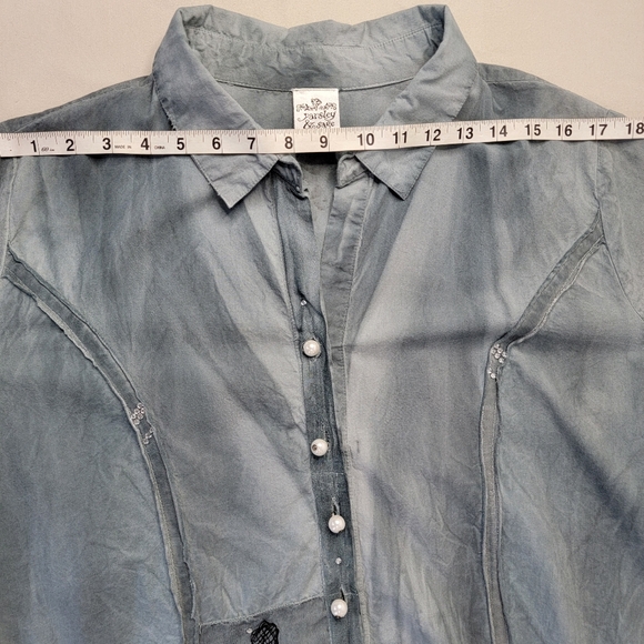 Parsley & Sage Tunic Top Gray Distressed Tie Dye Pearl Button Ruffle Hem Artsy - Picture 8 of 12